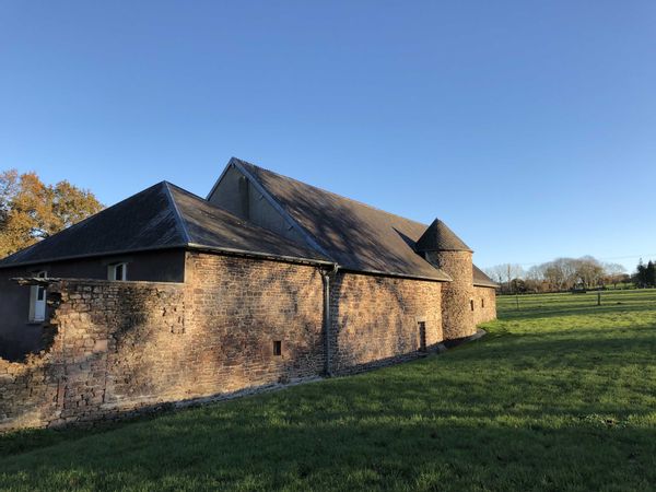 La Foulerie est une ancien ferme transformée en maison de résidence d'artistes avec studio de danse.