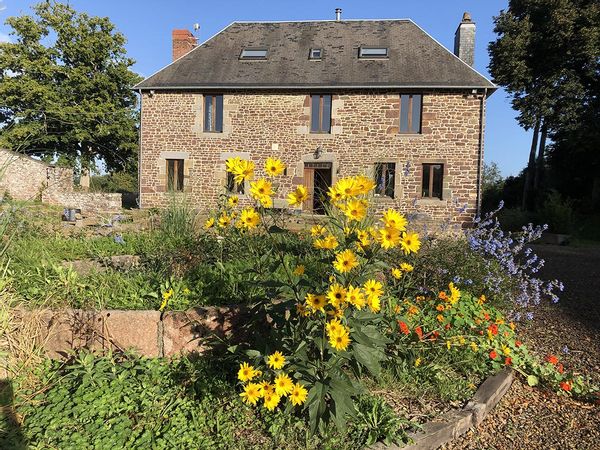 La Foulerie est une ancien ferme transformée en maison de résidence d'artistes avec studio de danse.