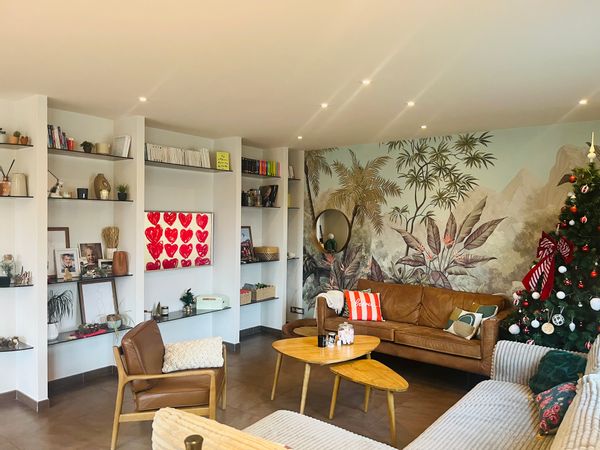 Maison à 15/20 min du centre de Valence. À 300m, un espace piéton et bois pour se promener. Calme.