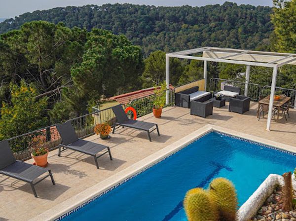 VILLA sur la COSTA BRAVA en ESPAGNE - piscine, vue mer, 8 personnes.