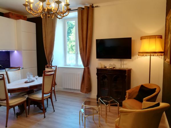 Appartement 1 chambre (lits pour 4 personnes) calme et confortable au cœur des Pyrénées Ariégeoises.