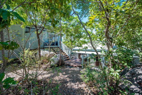 Magnetic Island "Twin Cottages" - relax near the beach in a bush setting, tropical N. Queensland