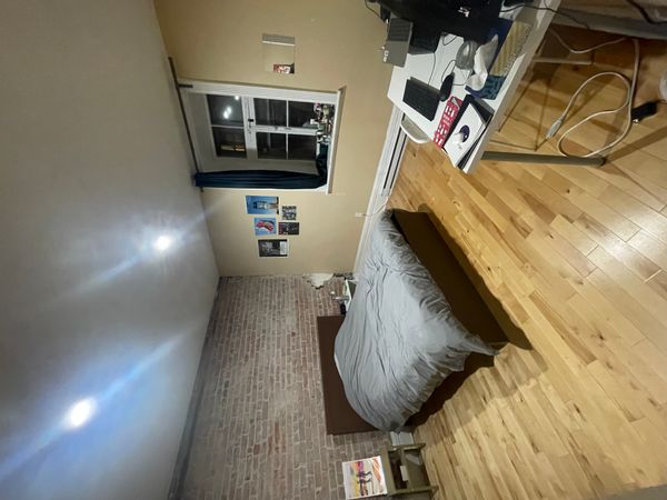 Elle est située au cœur du quartier chinois, une parenthèse unique entre exotisme et élégance