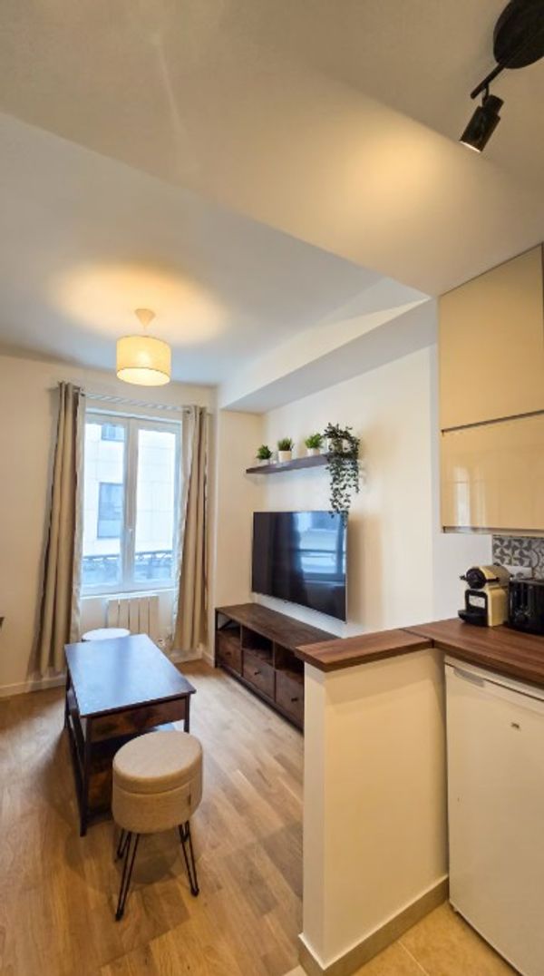 La maison de Steve est une maison sans prétention mais qui a le mérite d'être dans un quartier calme