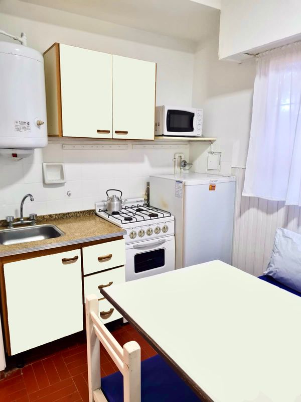 Departamento dos ambientes. Frente a la playa directo. A 3 cuadras del centro y del supermercado.