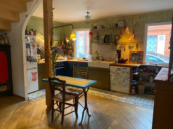 La maison de Séverine est écologique en bois dans une impasse calme.