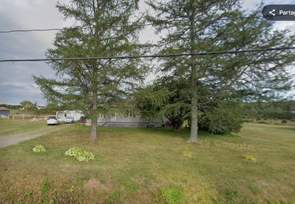 Charmante maison à 15 km de la mer et près d'une rivière limpide avec une chute splendide.