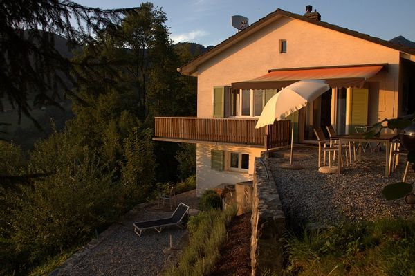 « Gais Alpins » Glion (Montreux) has an magnificent view over the Lac of Geneva and the Alps