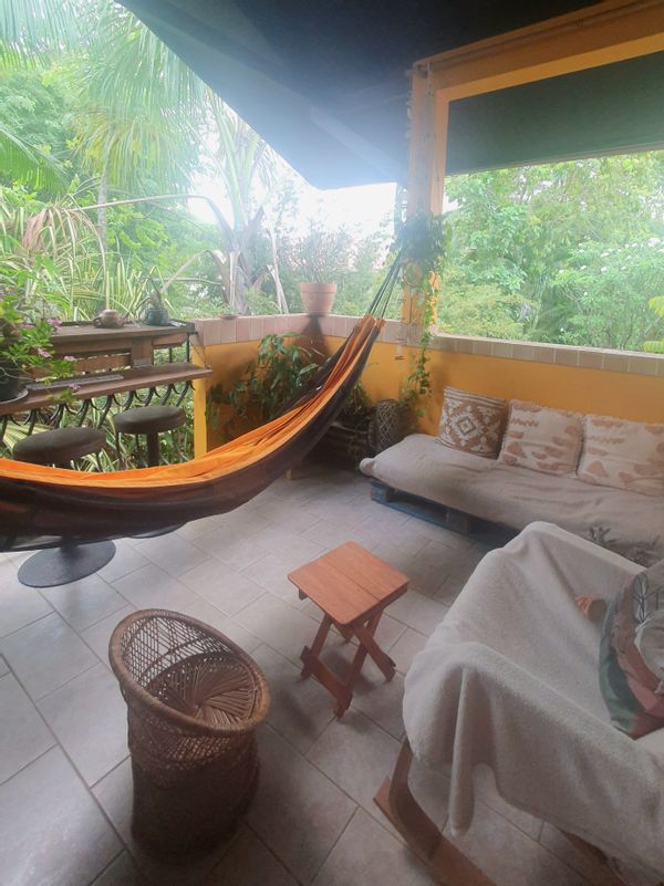 Cosy appartement avec vue sur la végétation luxuriante