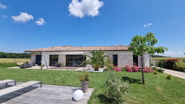 Échange maison tout confort entre Toulouse & Albi. Piscine, couchers de soleil et vue imprenable !