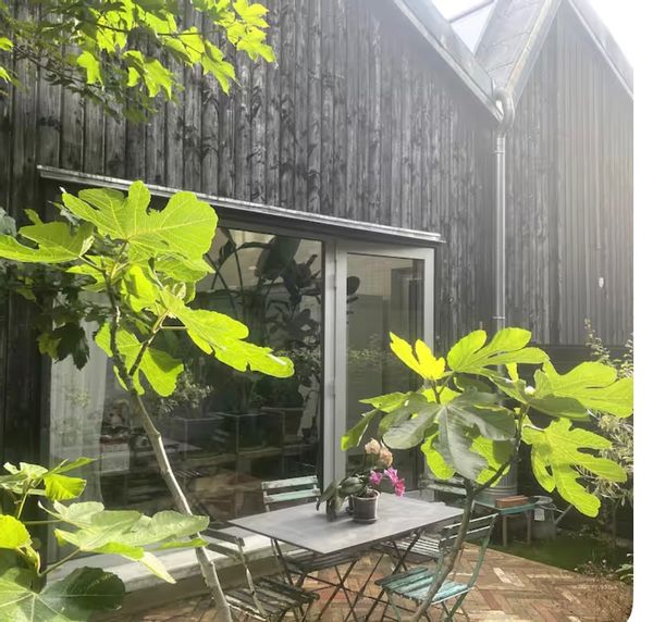 Joli loft dans la partie village de Montreuil avec petit jardin près de Paris