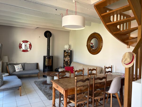 La maison de Christelle et Stéphane est un petit havre de paix à quelques mètres de la plage.