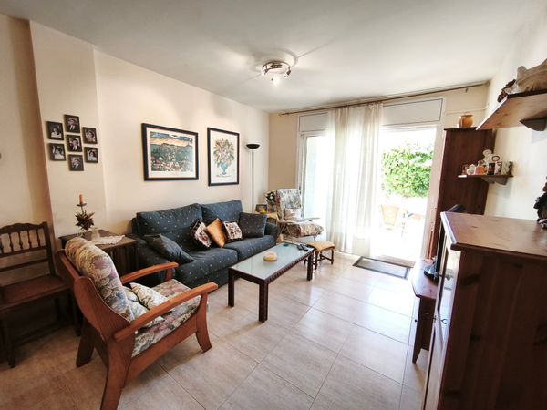 Casa de LAURA, junto al mar en Comarruga, elige cada día mar, río medicinal o piscina