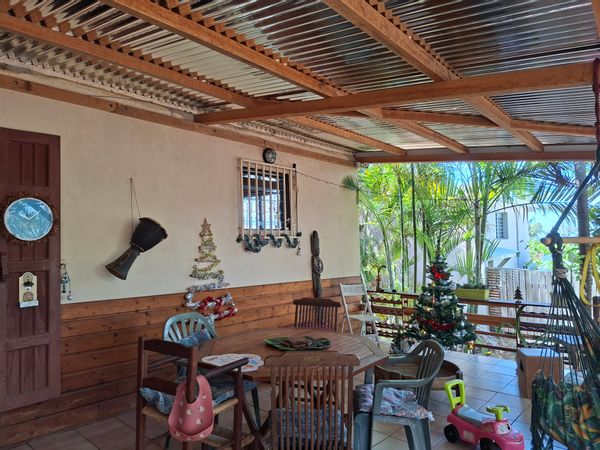 Ancienne maison créole , près du célèbre quartier de pêcheurs de Terre-Sainte