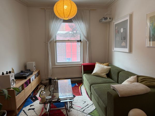 Chez Laurence & Louis ; Grand appartement dans la Petite-Italie, à 3 mins à pieds du Mile end.