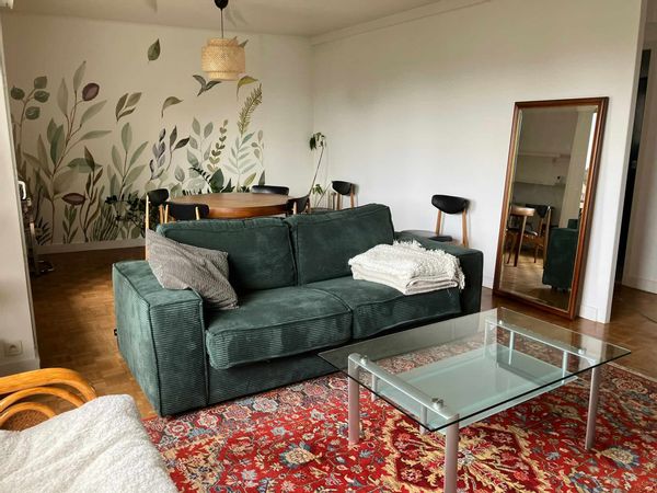 Appartement dans un quartier vivant de Rennes, à deux pas des promenades en bord de rivière.