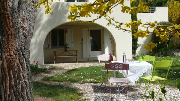 Appartement 2 pers.en RDC avec cours et jardin à l'entrée des Gorges du Tarn et proche de Millau