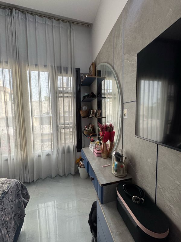 Annie’s private room