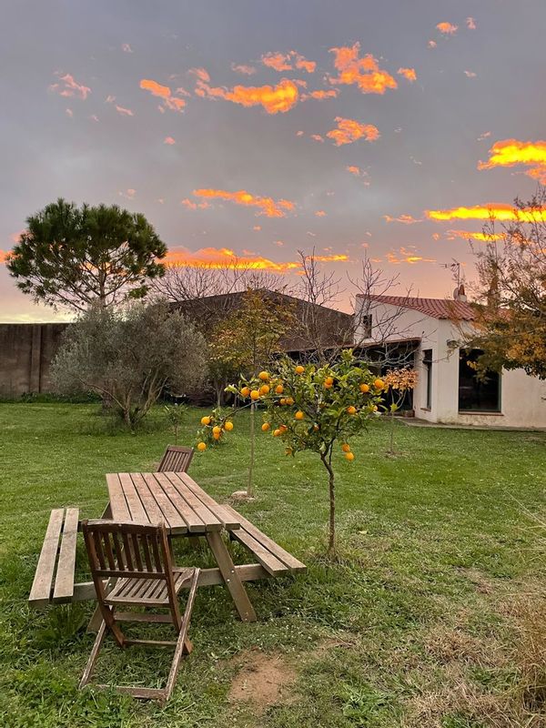 Habitación privada en casa con jardín a 10' del mar