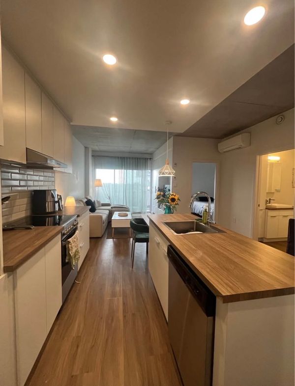 Charming Small Apartment Steps from Everything – Montreal