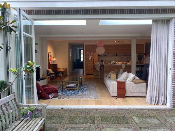 Spacious apartment with garden in a cozy and quiet neighborhood near the vibrant part of the city.