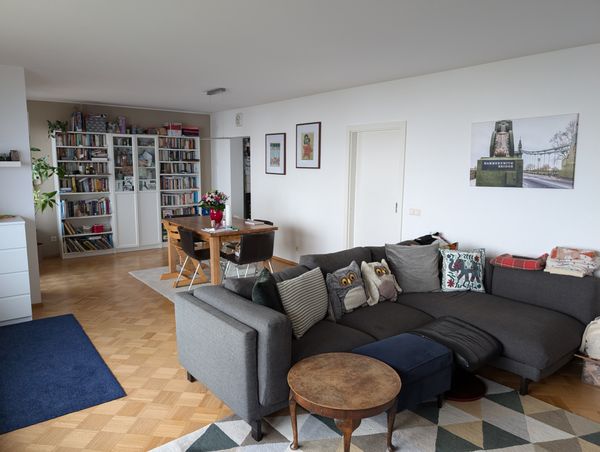 Relaxing vineyard views, rural charm and easy city transport connections