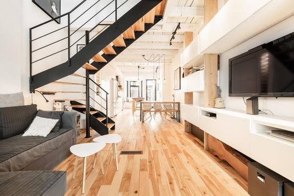 Stunning Rosemont townhouse with sauna, EV, and backyard