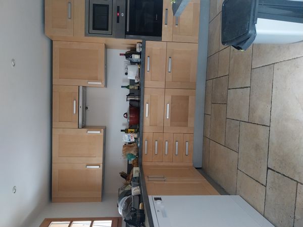 Jean-Charles's house A 2 pas de Lyon, au pied des transports. Grandes pièces, appartement lumineux.