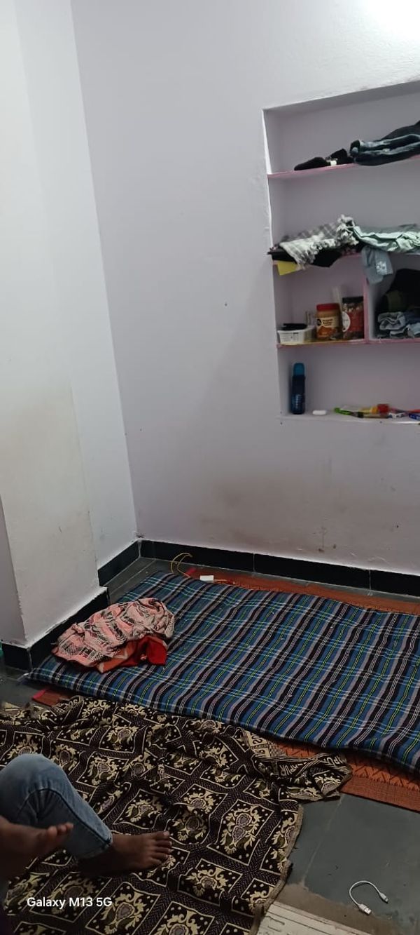 Darul Mubeen contains 6 spacious rooms with 2 common wc washrooms each for 3. Fazlul Mubeen Khan