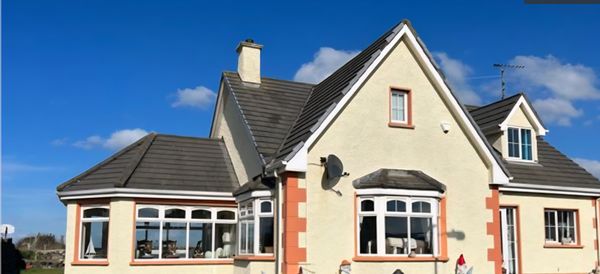 Radharc na Farraige  4 bedroom coastal home ,close to all of Bundorans beaches and amenities.
