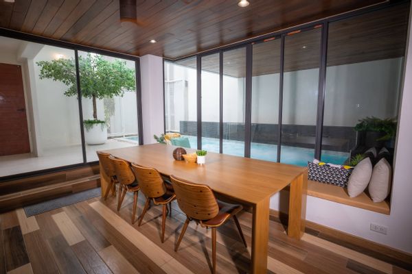 Pawadee, Pawakiat, Kanokorn & Timothy s Haus