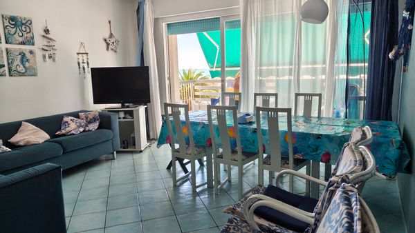 Appartamento fronte mare con vista mozzafiato, finiture curate, ideale per famiglie;vicino a Venezia