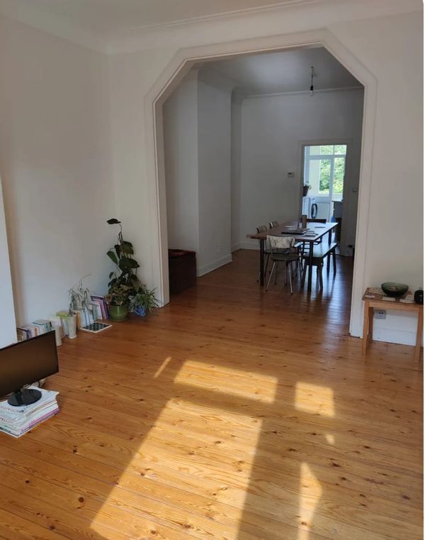 Appartamento con due camere e ampi spazi comuni.Quartiere vivace a 5 minuti dal parco