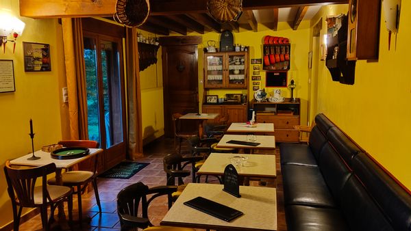 Maison de charme à la campagne où vous pourriez vous adonner à la lecture .. au karaoké