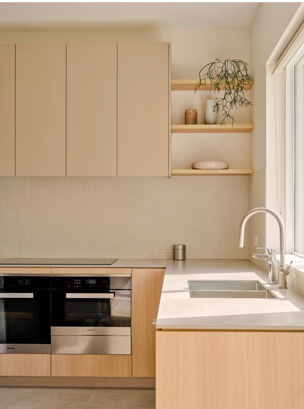 3 bedroom, double fronted home on Richmond Hill. Walk to MCG, Richmond station and Yarra Trails.