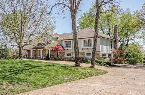 7 private acres with nature experiences  Fire pits  Garden pavilion Outdoor concrete dance floor