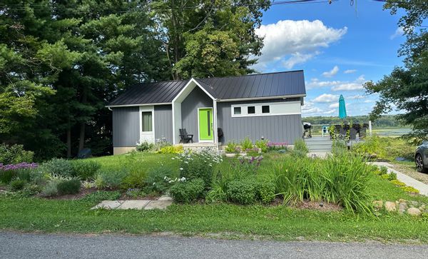 Modern Lakeviews - S of Erie