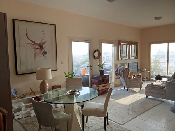 Bright Top-Floor Apartment in Al Hamra Village – Beach & Pool Access