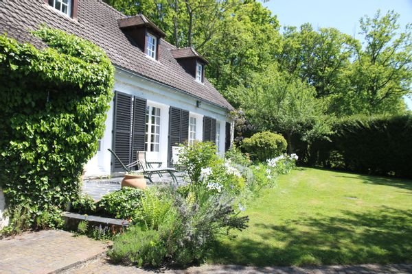 La chambre privée de Mathieu sur le jardin