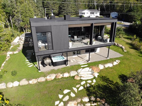 Modern cottage in the front of one of the beautiful lake in Quebec