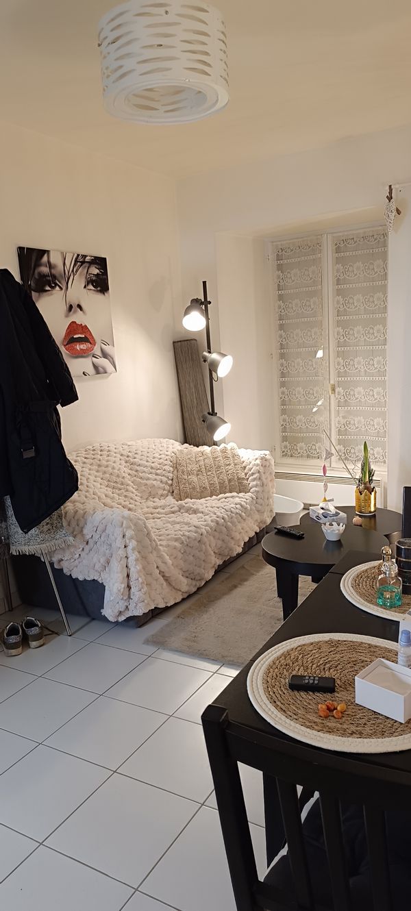 Petit nid douillet. Appartement très confortable. Coconing. Cafetière bouilloire.grille pain