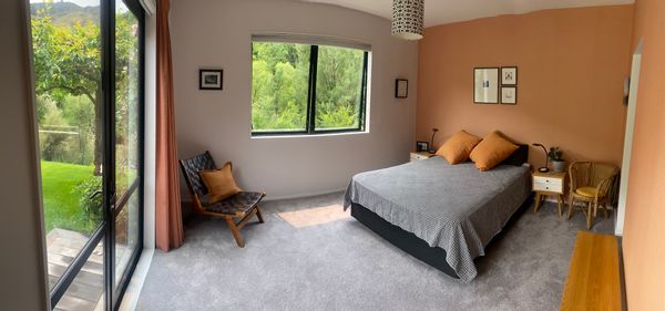 Dave & Jill's private room on the very edge of the historic gold mining village of Arrowtown.