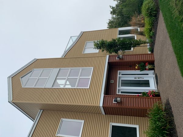 MaryAnne's house,  beautiful and spacious, where ocean meets forest - 20 minutes to downtown Halifax