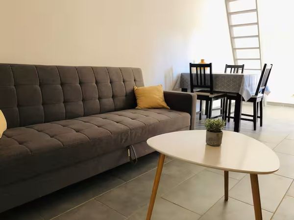 Idéalement situé entre le Futuroscope (10 minutes) et le centre ville de Poitiers (15 minutes).