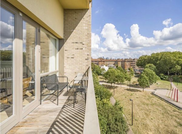 Spacious, quiet central London flat (2 people only)