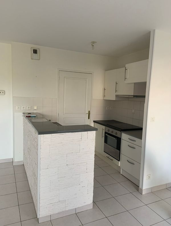 Flat with 2 bedrooms in an attractive quarter.  5km from heart of La Rochelle and famous towers ☺️