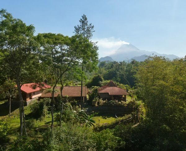 Private nature estate near Kaliurang, North Yogyakarta, stylish villa 4/6 persons, great views.