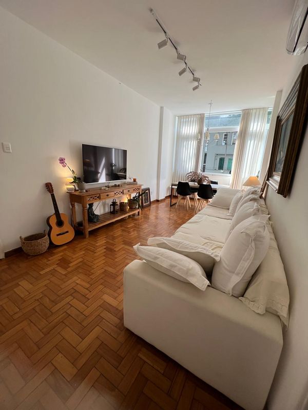 Debora's private room