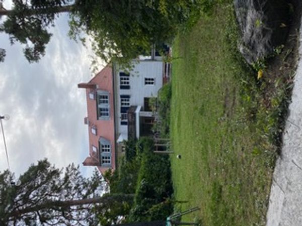 Cosy house with garden near forest and lake in Berlin Westend