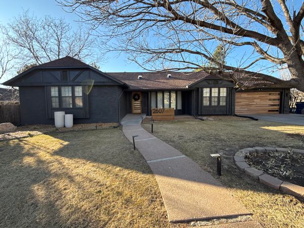 The Jazlo Country Club. Great location!